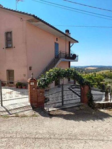 Appartamento con 6 locali in vendita in Semproniano