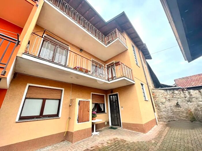 Casa con 8 locali in vendita in Vicolo Pellegrino, Gozzano