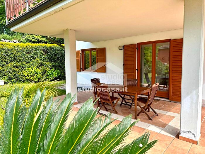 Appartamento con 6 locali in vendita in Via Cesure, Dro