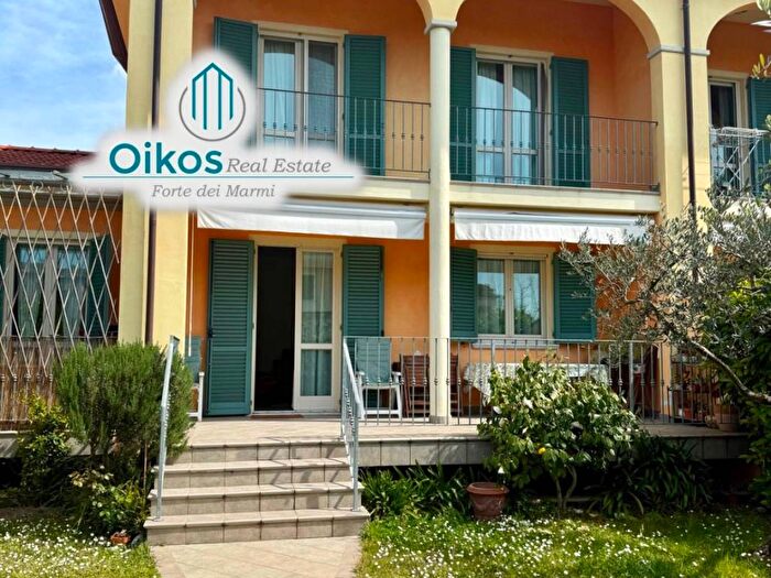 Casa con 6 locali in affitto in Via Provinciale, Caranna, Forte dei Marmi