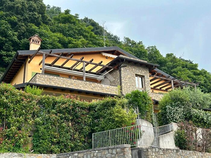 Appartamento trilocale in vendita in Via Cerro Alto, Sarnico