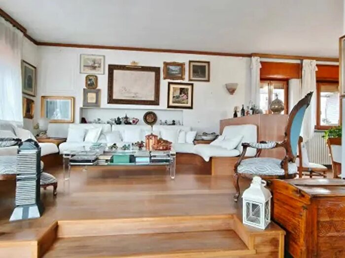 Appartamento con 6 locali in vendita in Viale Maggio, Foggia