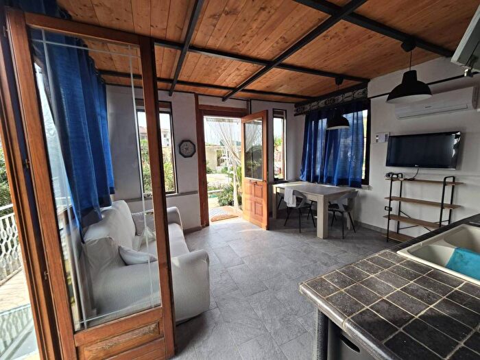 Appartamento monolocale in affitto in Via Paratine, Quarto