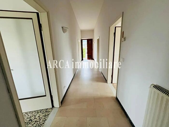 Casa con 7 locali in vendita in Pietrasanta