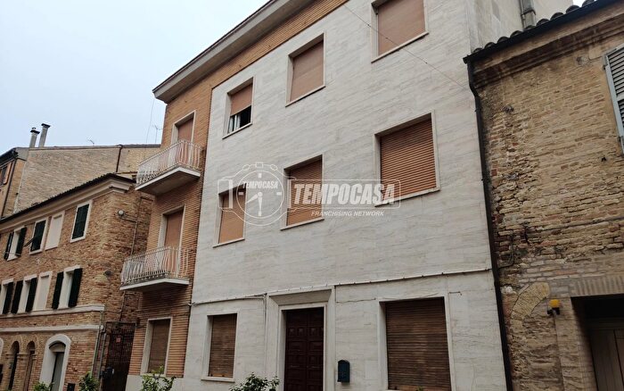 Appartamento con 7 locali in vendita in Via Roma, Recanati