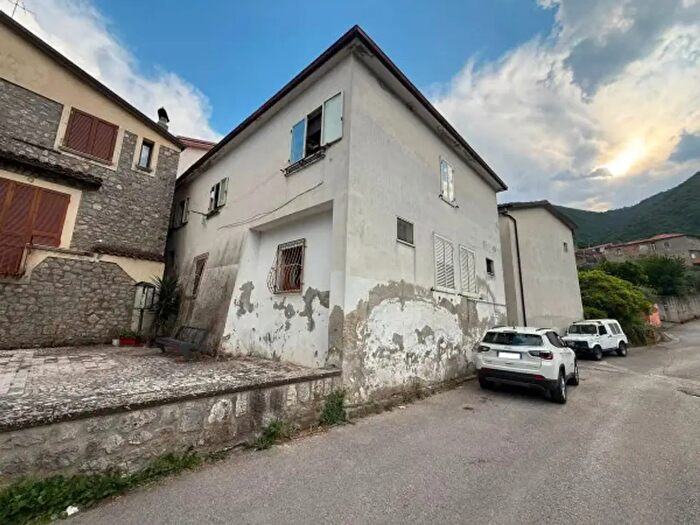Casa con 6 locali in vendita in Cautano