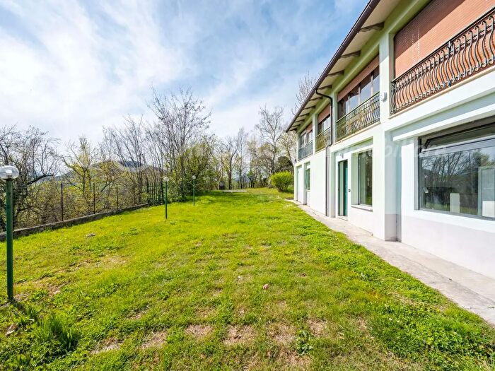 Casa con 6 locali in vendita in Strada Cagnotti Villa, Medesano