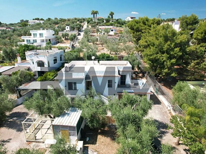 Appartamento con 11 locali in vendita in Località Defensola Snc, Vieste