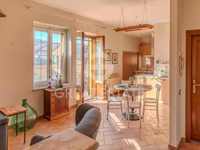 Appartamento con 6 locali in vendita in Via Serafino Petrozzi, Chiusi