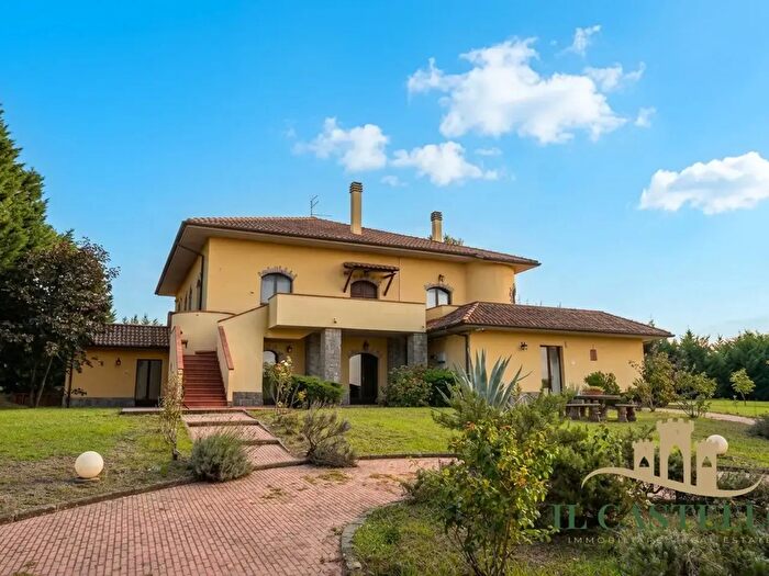 Casa con 6 locali in vendita in Località Nonni, Castiglione Del Lago