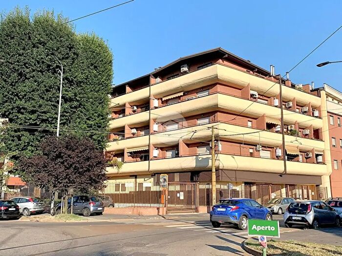 Appartamento bilocale in vendita in Viale Carlo Espinasse, Milano