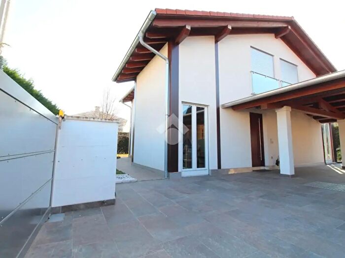 Casa con 5 locali in vendita in Viale Alighieri, Schiavon
