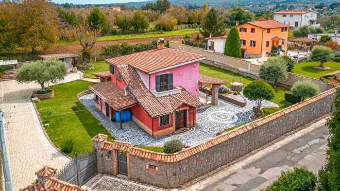 Casa quadrilocale in vendita in Via Colle Carnarolo, Zagarolo