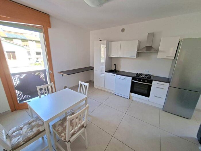 Appartamento trilocale in affitto in Via Battaglione Val Leogra, Santa Bertilla Mercato Nuovo, Vicenza