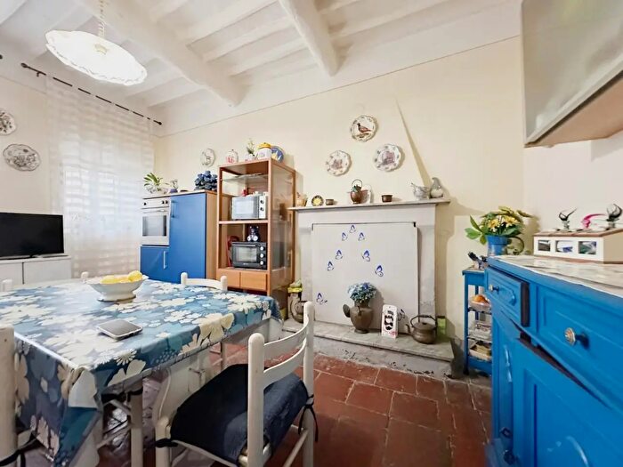 Casa con 8 locali in vendita in Capannori