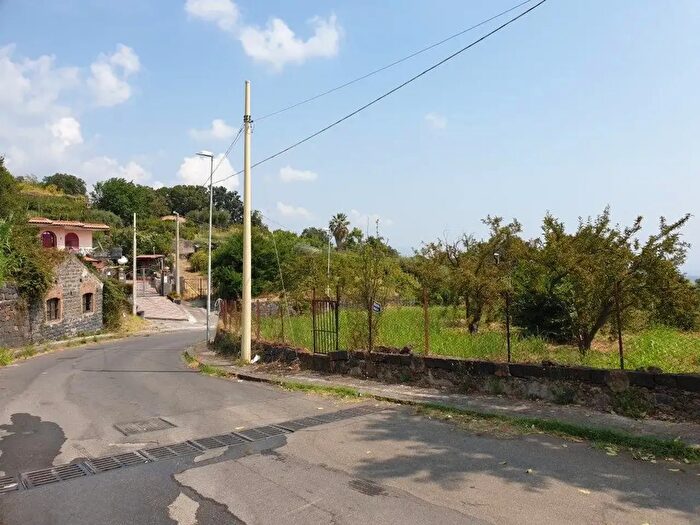 Casa con 10 locali in vendita in Via Cutrazzo, Mascali