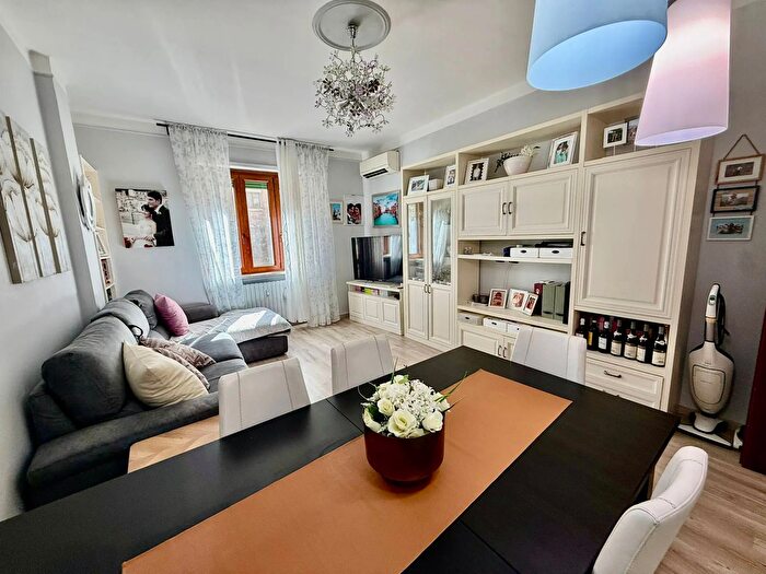 Appartamento trilocale in vendita in Via Tortona, Alessandria