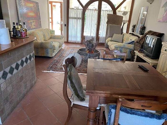 Casa con 6 locali in vendita in Forte Dei Marmi