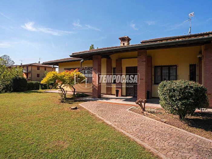 Casa con 6 locali in vendita in Viale Guglielmo Marconi, Centro, Montichiari