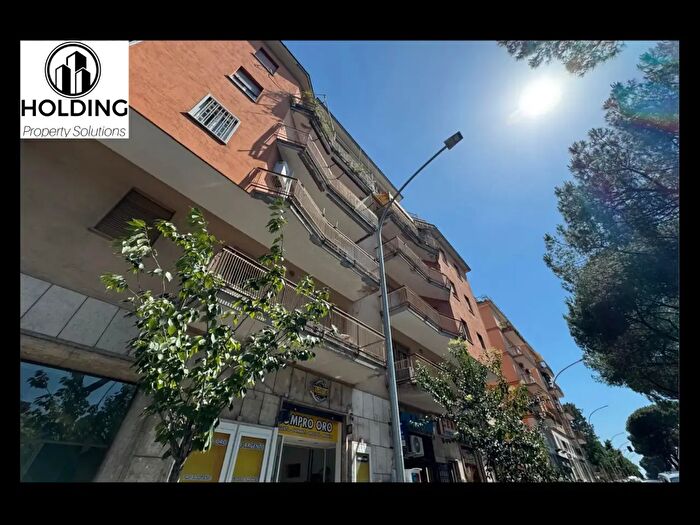 Appartamento trilocale in vendita in Via Attilio Ambrosini, Roma