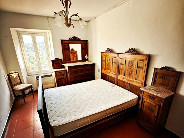 Appartamento trilocale in vendita in Via Riva di Artallo, Imperia