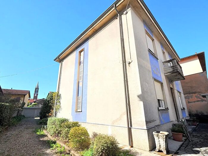 Casa con 7 locali in vendita in Inveruno