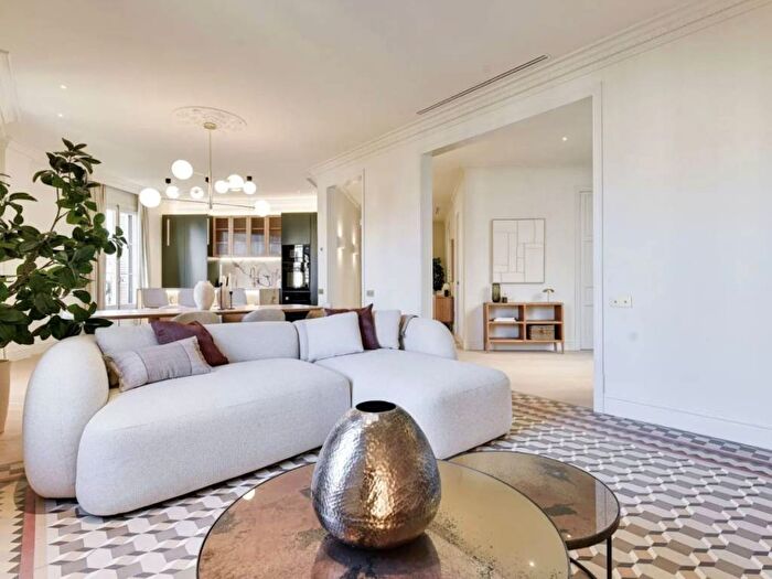 Appartamento quadrilocale in affitto in Missori, Milano