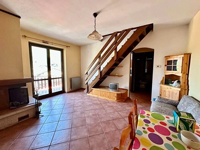 Appartamento trilocale in vendita in Via Sparavera, Taceno