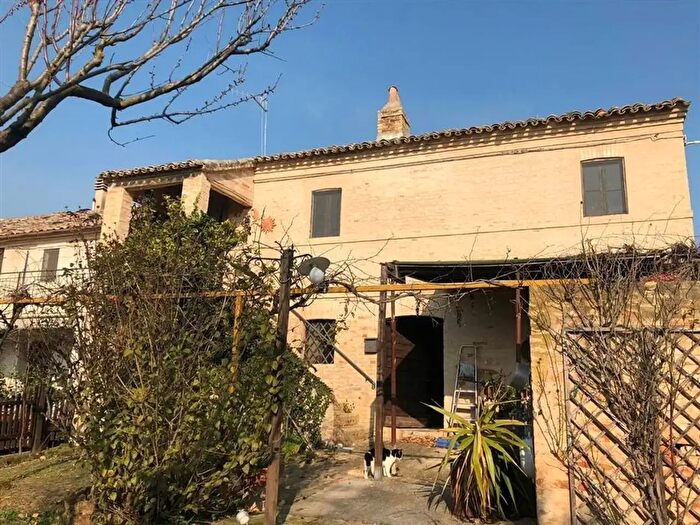 Casa quadrilocale in vendita in Montecosaro