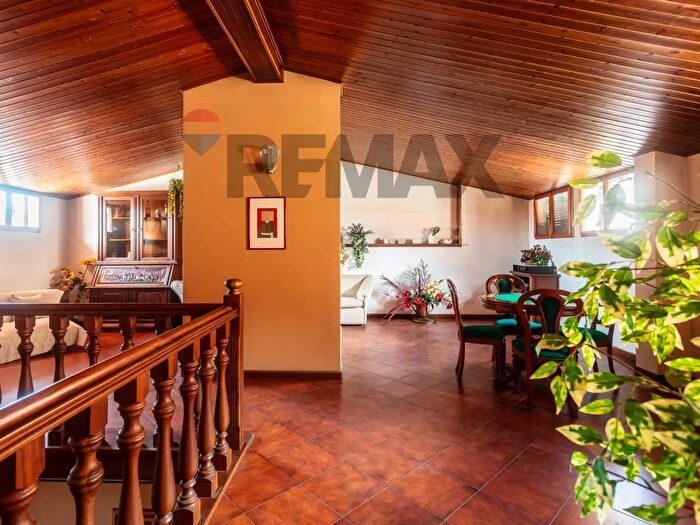 Casa con 7 locali in vendita in Via Romana, Montalcino