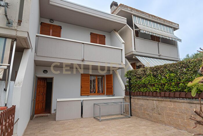 Casa con 7 locali in vendita in Via Guido Rossa, Gavorrano