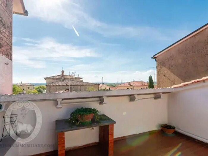 Casa con 6 locali in vendita in Via Giuseppe Garibaldi, Cortona