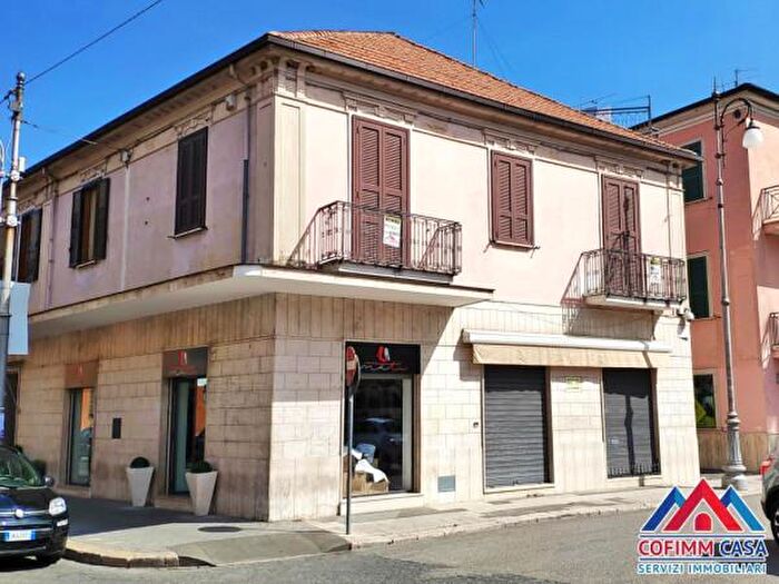 Casa quadrilocale in vendita in Via Lucio Sorano, Sora