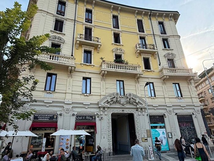 Casa trilocale in affitto in Piazza Caiazzo, Buenos Aires, Milano