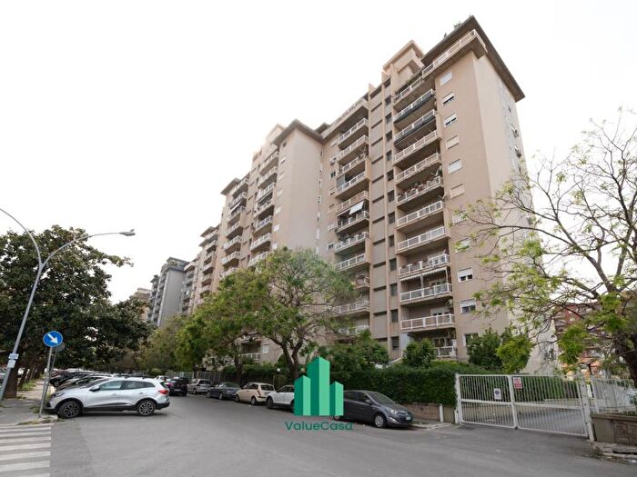 Appartamento quadrilocale in affitto in Via Domenico Russo, Calatafimi Alta, Palermo