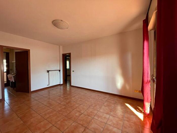 Appartamento con 5 locali in vendita in Viale Giuseppe Garibaldi, Pescia