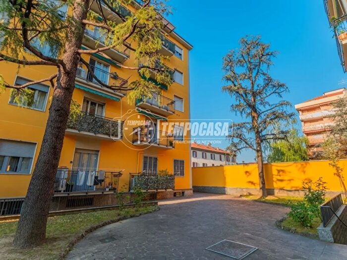 Appartamento trilocale in vendita in Via Antonio Oroboni, Milano