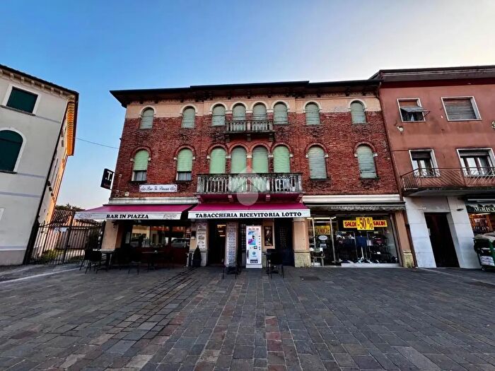 Appartamento quadrilocale in vendita in Piazza Vittorio Emanuele, Arcade