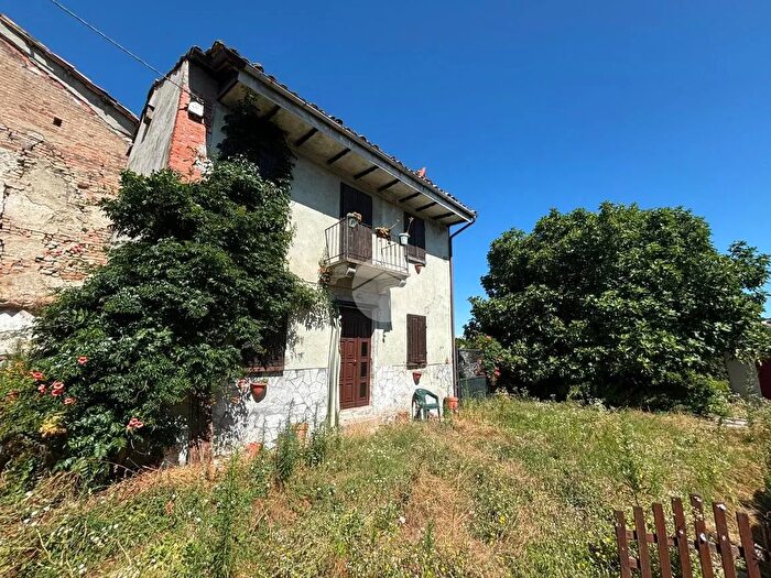 Casa trilocale in vendita in Via Roma, Villadeati
