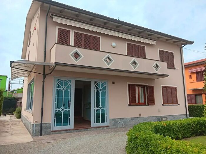 Casa con 9 locali in vendita in Santa Croce Sull'Arno