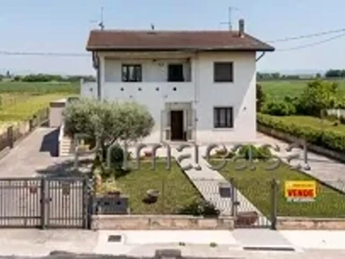 Casa con 10 locali in vendita in Via Tiede, Albaredo DAdige