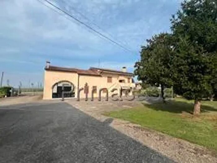 Casa con 5 locali in vendita in Via SantEugenia, Pressana