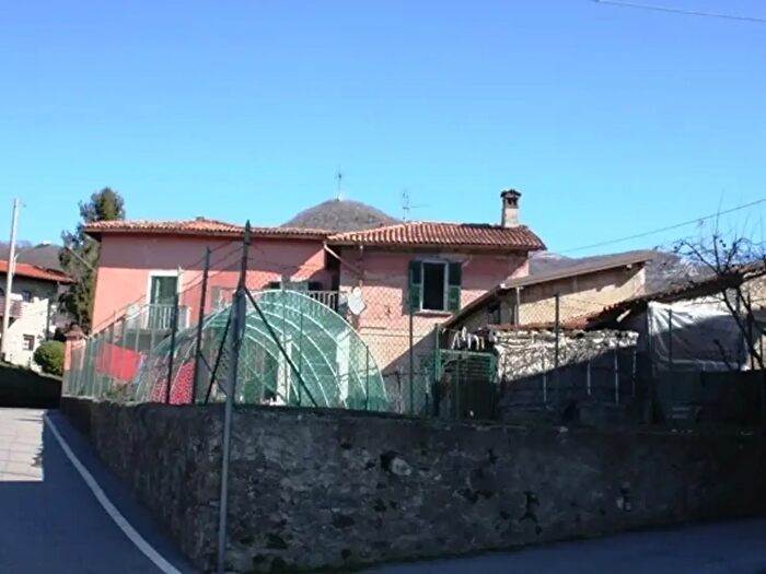 Casa con 6 locali in vendita in Caprino Bergamasco