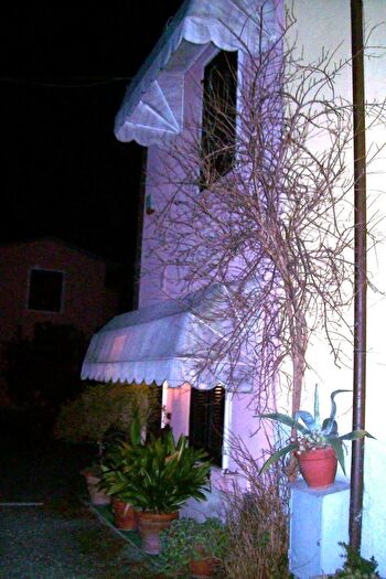 Casa bilocale in vendita in Strada Statale Via Aurelia, Sarzana