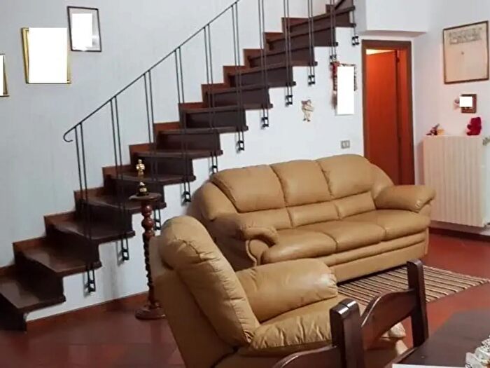 Casa con 8 locali in vendita in Calci