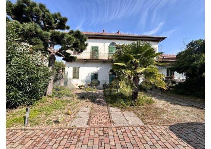 Casa trilocale in vendita in Via Reno, Lonate Pozzolo