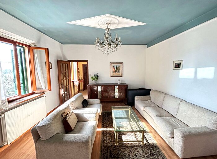 Casa con 5 locali in vendita in Peccioli