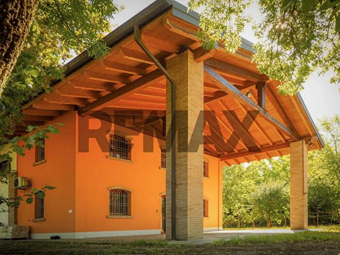 Casa con 20 locali in vendita in Cavriago