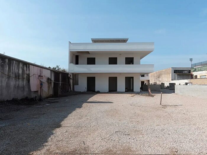 Appartamento trilocale in vendita in Via San Michele, Napoli