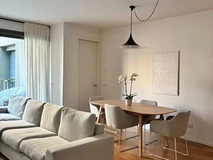 Appartamento con 6 locali in vendita in Via dei Farnese, Parma